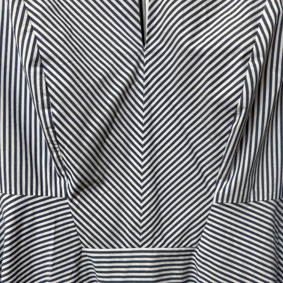 Anthropologie / 6 / Adria Moss Poplin Bell-Sleeved Dress / Feminine / Spring - Picture 8 of 12